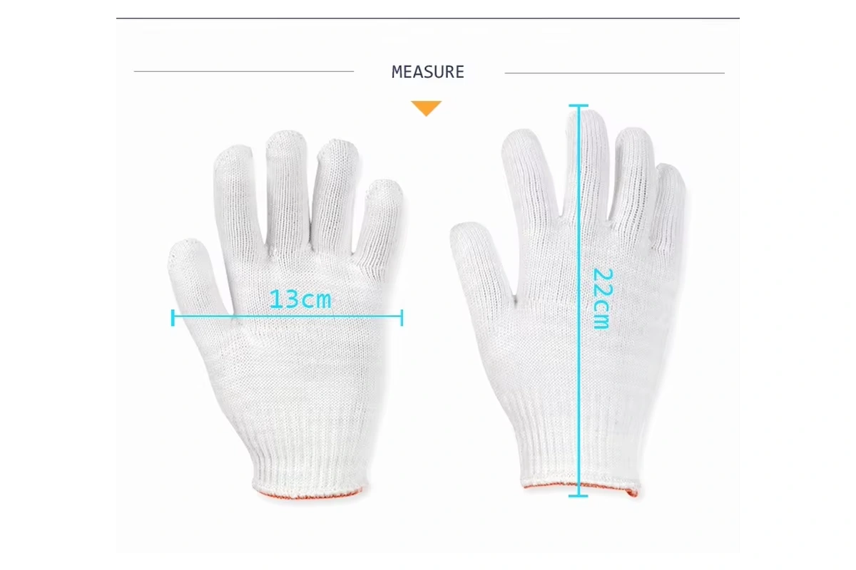 White knit gloves with a 13 cm width marker and a 22 cm length marker