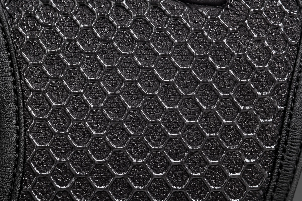 Raised hexagonal pattern on a black training grip palm