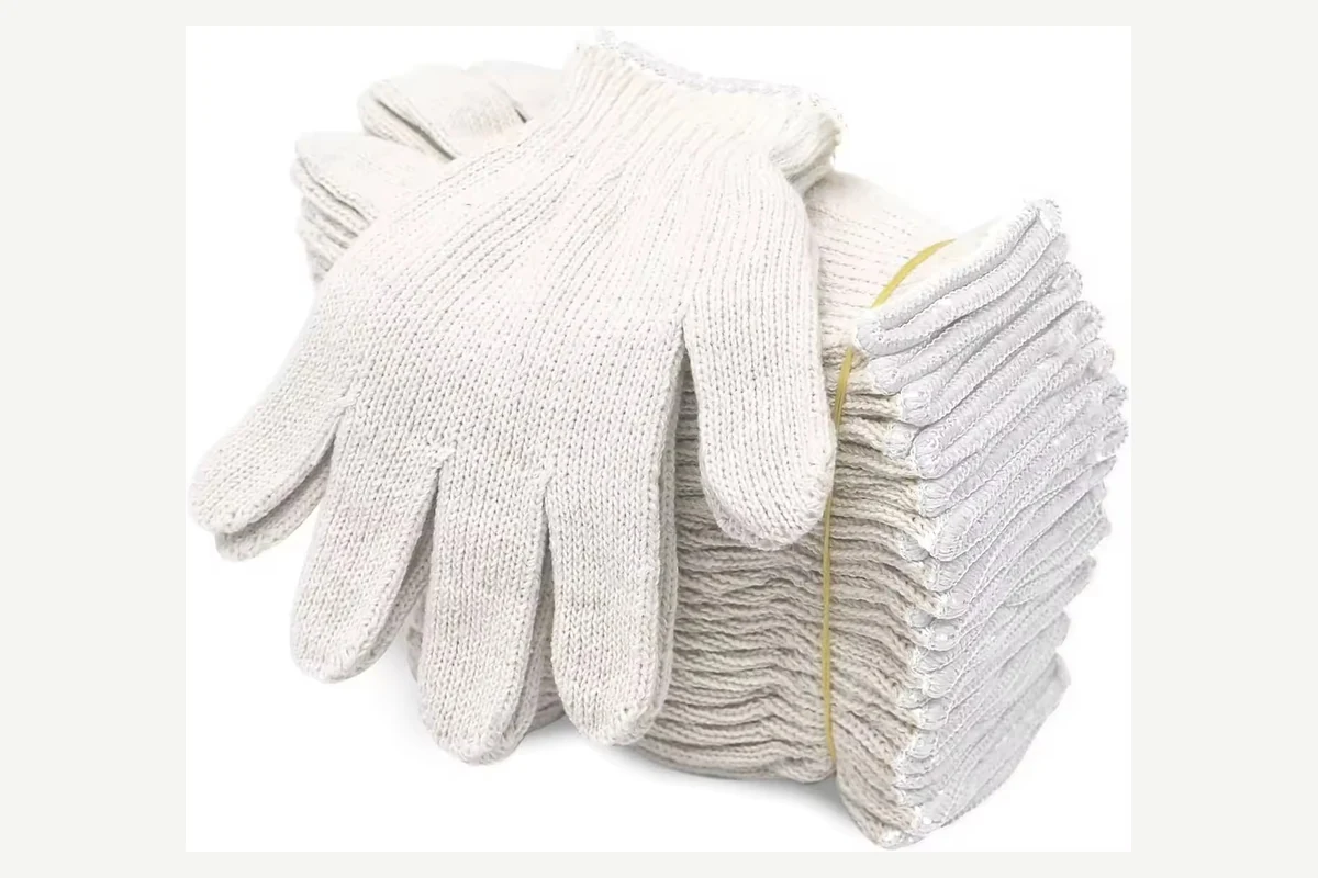 White knit garden gloves with ribbed cuffs