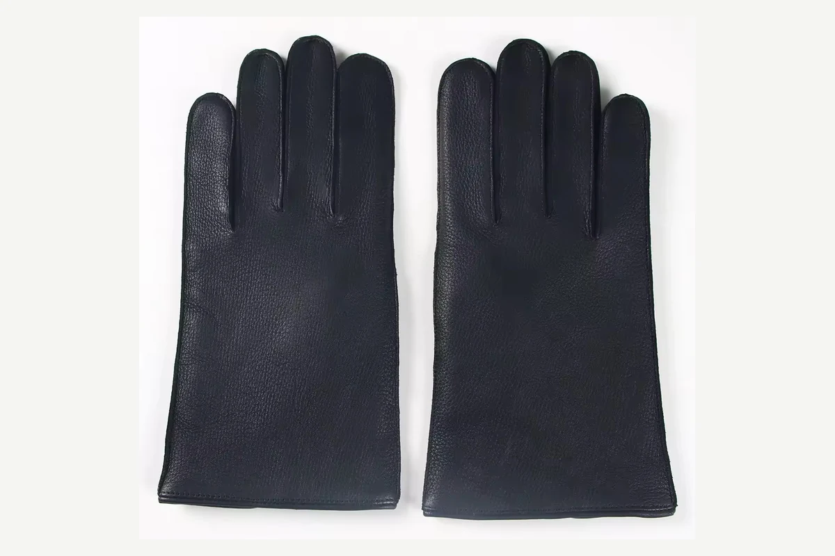 Black full-finger winter gloves with plain straight cuffs